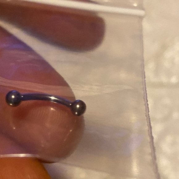 Internally Threaded Curved Titanium Barbells/Eyebrow Rings 14 Gauge - Picture 4 of 6